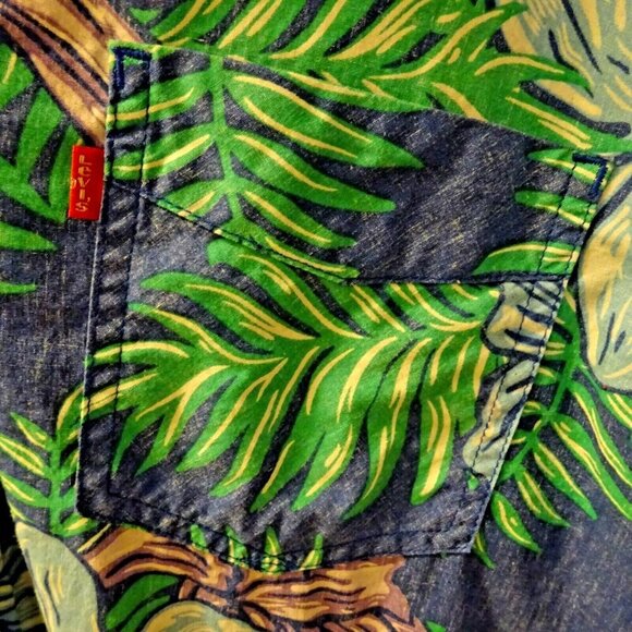 Pre-Loved Levi's XL Men's 100% Cotton Casual Button Down Denim Tropical Shirt - Picture 6 of 7